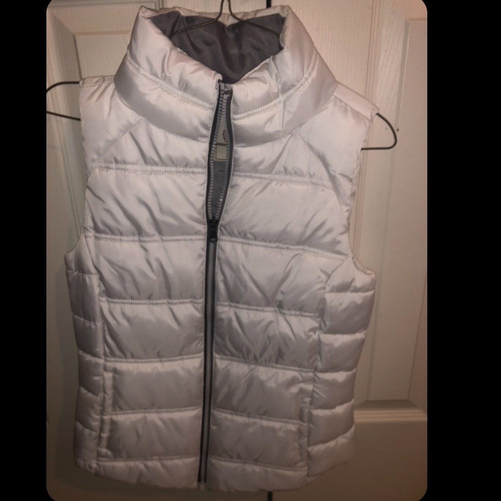 Sleeveless jacket